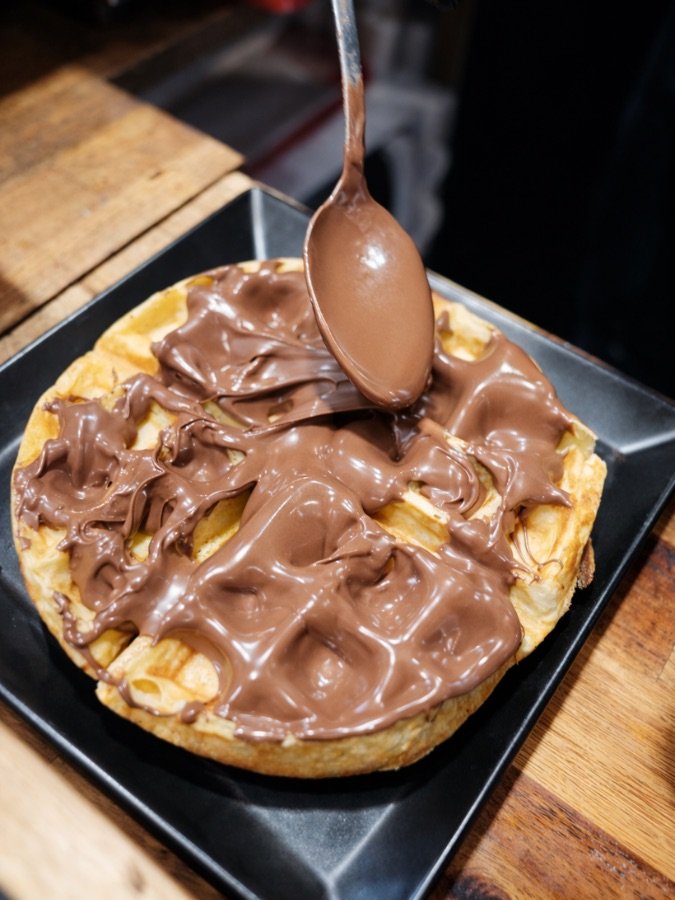 Gaufre nappée de Nutella fondant